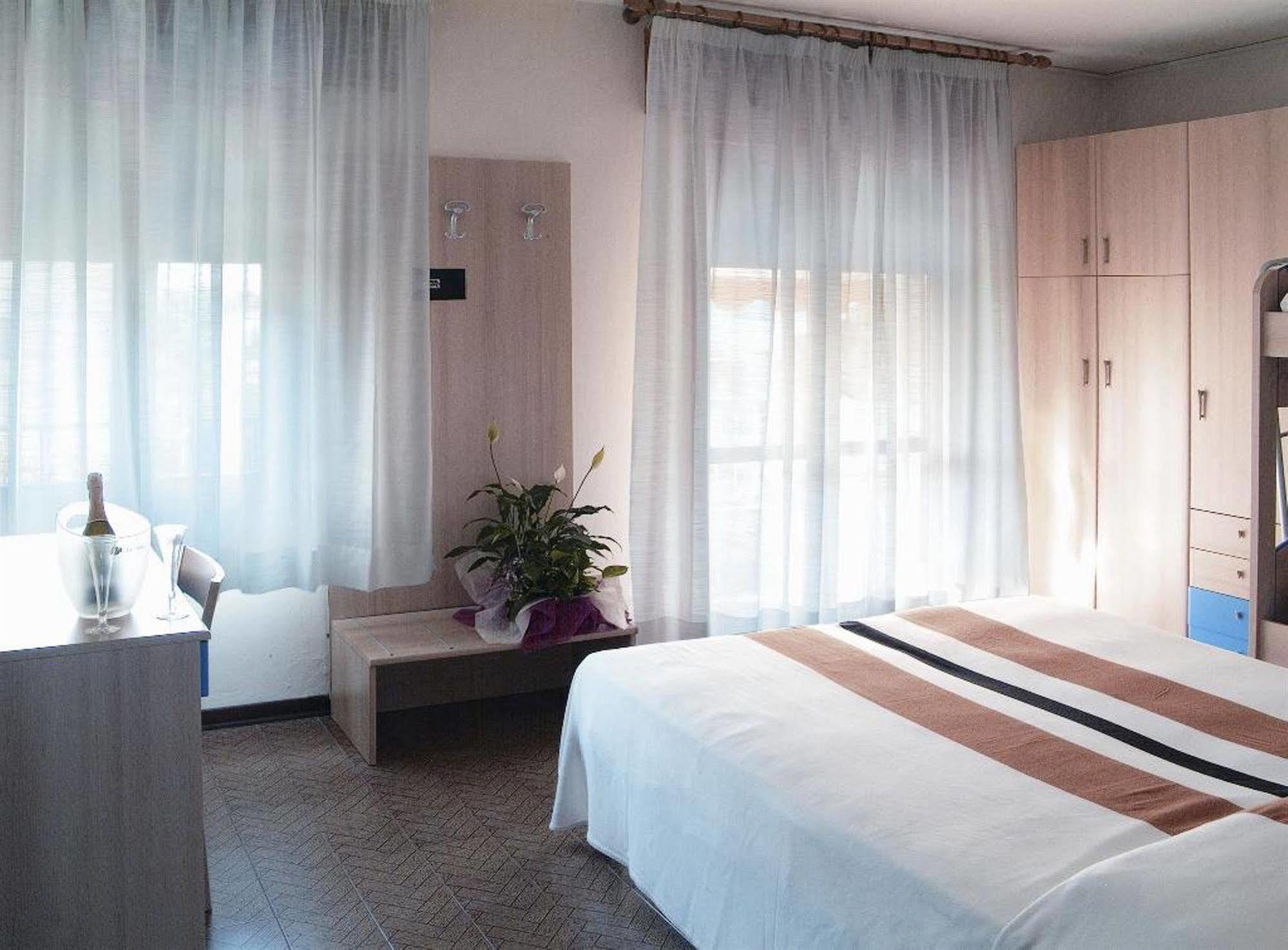Hotel Nazionale Lido di Jesolo Exteriör bild