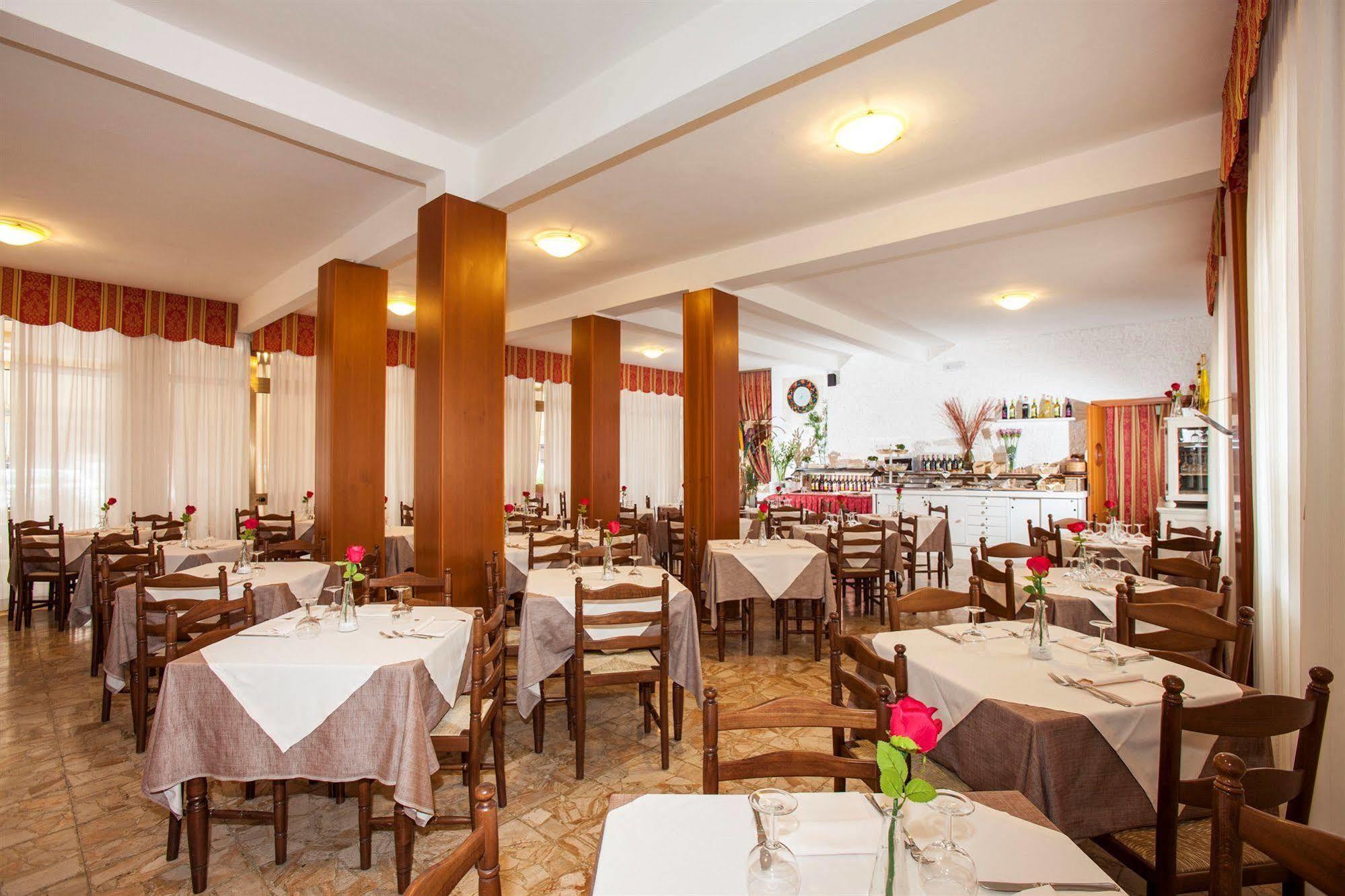 Hotel Nazionale Lido di Jesolo Exteriör bild